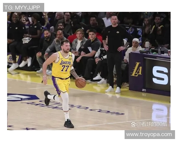 湖人客场大胜国王，取得关键胜利，季后赛前景明朗